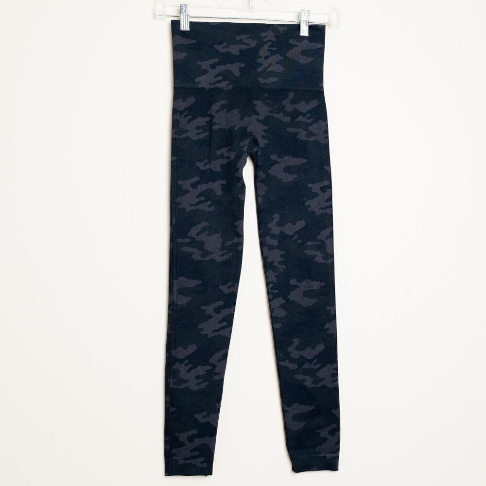 🚨 SPANX Black Camo Seamless Leggings 24" Look at Me Now - Picture 3 of 11